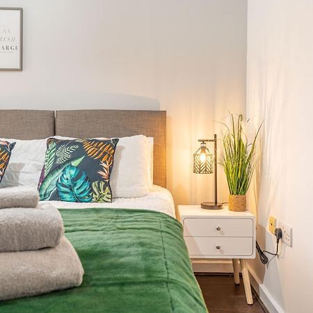 City Centre Flat Ideal For Contractors, Families & Relocators - Disable People Welcome - Free Parking, Fast Wifi, Smart Tv And 2 Bathrooms, 7Min Walk From Train Station! كوفنتري المظهر الخارجي الصورة