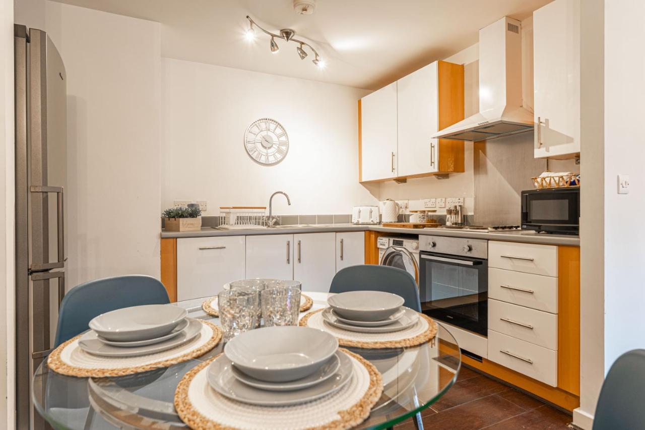 City Centre Flat Ideal For Contractors, Families & Relocators - Disable People Welcome - Free Parking, Fast Wifi, Smart Tv And 2 Bathrooms, 7Min Walk From Train Station! كوفنتري المظهر الخارجي الصورة