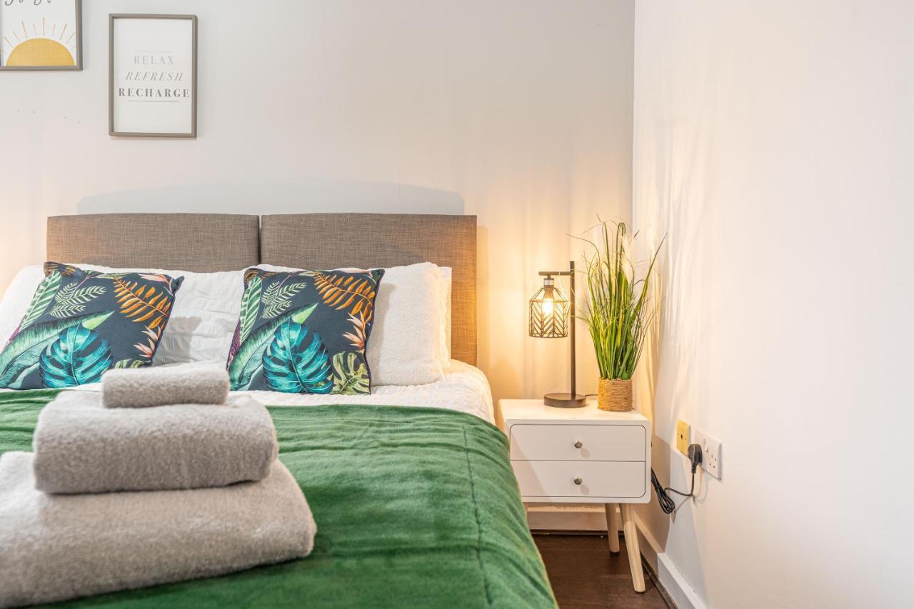 City Centre Flat Ideal For Contractors, Families & Relocators - Disable People Welcome - Free Parking, Fast Wifi, Smart Tv And 2 Bathrooms, 7Min Walk From Train Station! كوفنتري المظهر الخارجي الصورة