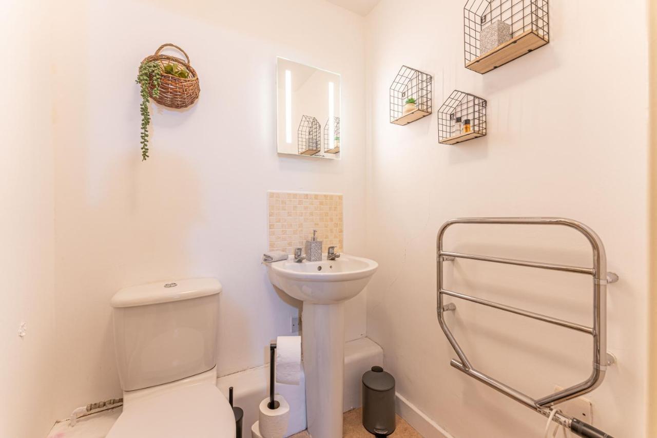 City Centre Flat Ideal For Contractors, Families & Relocators - Disable People Welcome - Free Parking, Fast Wifi, Smart Tv And 2 Bathrooms, 7Min Walk From Train Station! كوفنتري المظهر الخارجي الصورة