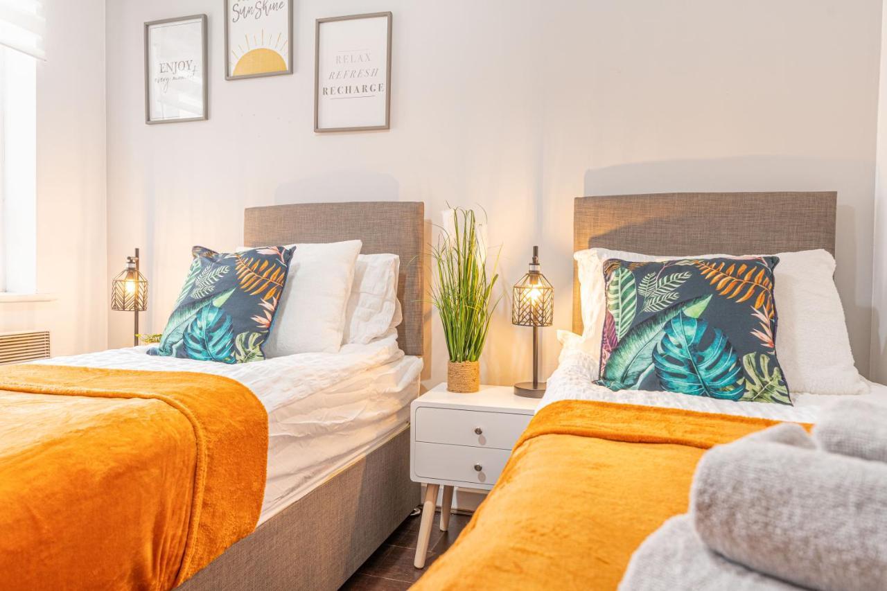 City Centre Flat Ideal For Contractors, Families & Relocators - Disable People Welcome - Free Parking, Fast Wifi, Smart Tv And 2 Bathrooms, 7Min Walk From Train Station! كوفنتري المظهر الخارجي الصورة