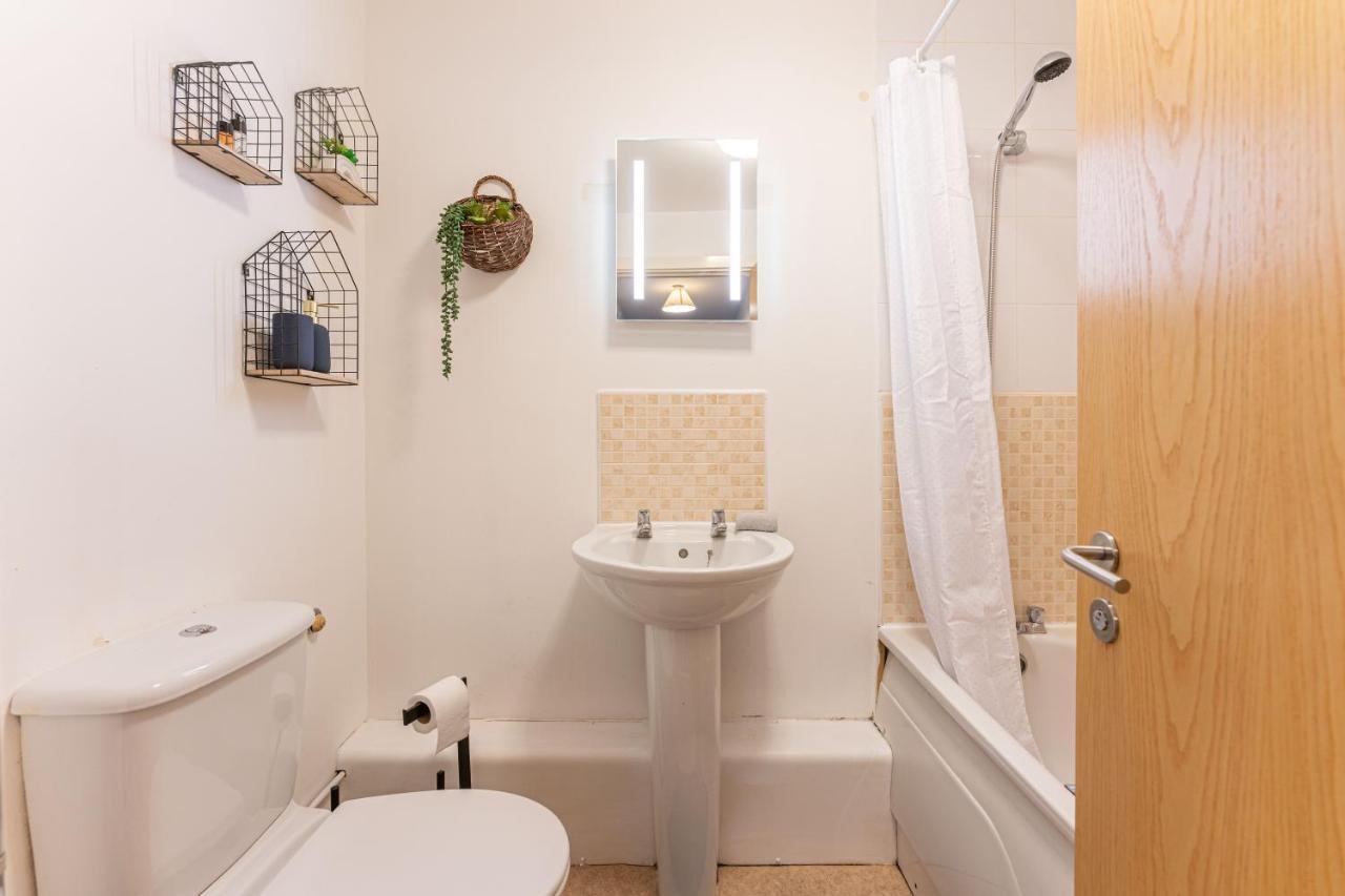 City Centre Flat Ideal For Contractors, Families & Relocators - Disable People Welcome - Free Parking, Fast Wifi, Smart Tv And 2 Bathrooms, 7Min Walk From Train Station! كوفنتري المظهر الخارجي الصورة