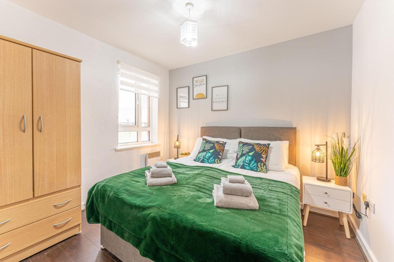 City Centre Flat Ideal For Contractors, Families & Relocators - Disable People Welcome - Free Parking, Fast Wifi, Smart Tv And 2 Bathrooms, 7Min Walk From Train Station! كوفنتري المظهر الخارجي الصورة